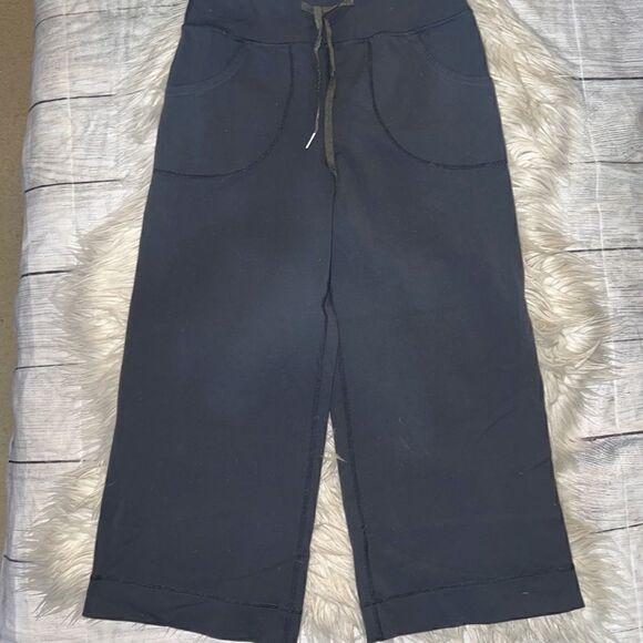 Lululemon Still Crops Crop Pants Gray Wide Leg Drawstring Pocket sz 4 Athleisure - Picture 2 of 9